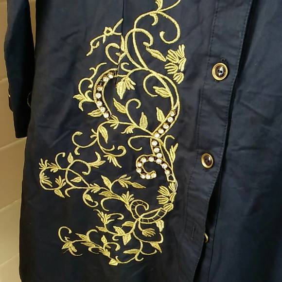 CHANEL Blue Top with Embellishments - Picture 4 of 5